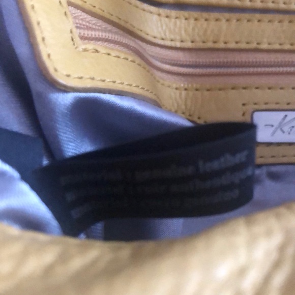 Medium handbag in brand new-like condition - Picture 6 of 7